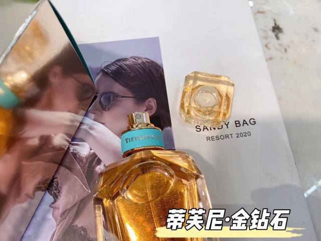 120原单品质 蒂芙尼玫瑰金75Ml - 总有人喜欢用钻石形容女人千面千闪， 每一面都不同做钻石固然璀璨耀眼 但我更想用玫瑰金来形容自己带着不争不抢的高级感 微