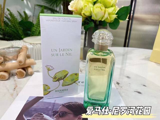 110原单品质 Hermes 爱马仕尼罗河花园香水100Ml 东方型花香调 香调 中性香 主要香调：白色花系味、海洋气息、花香味、木质味、芳香味 HermèS的