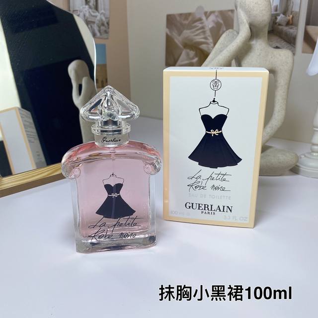 110原单品质 Guerlain娇兰抹胸裙小黑裙女士淡香水Edt 100Ml 香调:清甜花果 前味:玫瑰、茉莉、 绿植香调 中味:樱桃、苹果、 橙花 后味:琥珀