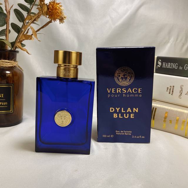 110原单品质 专柜版Versace／范思哲海神男士骚气秋冬Edt淡香水100Ml 前调:水香柠檬葡柚无花果叶 中调：紫罗兰叶纸莎草广藿香胡椒降龙涎香醚 后调：