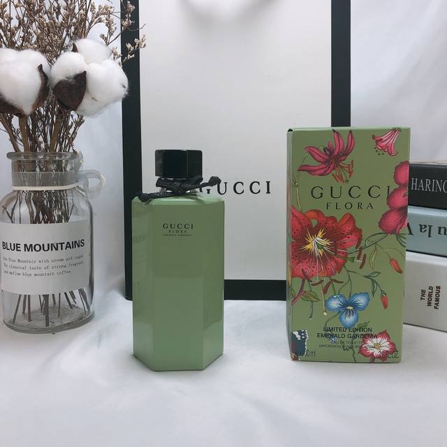 110原单品质 古驰牛油果花之舞香水100Ml，Gucci 年夏季限量版Flora Gorgeous Gardenia淡香水。今年的瓶身采用了牛油果色设计，包装