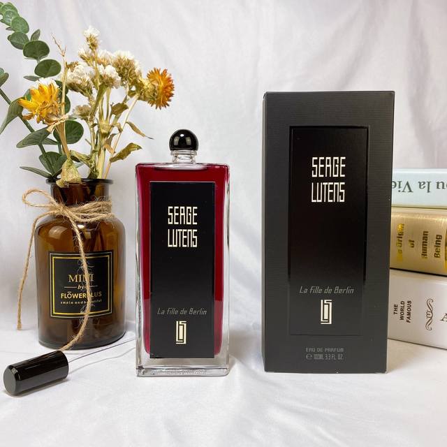 P80 芦丹氏柏林少女100Ml，卢丹氏 Serge Lutens La Fille De Berlin 香调:东方花香调 前调:玫瑰老鹳草 中调:玫瑰草 后调