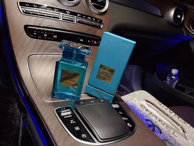 110原单品质 Tom Ford橙花油100Ml 干净的味道 Tf 橙花油Neroli Portofino 是我第一支空瓶的香水！ 记得当时是看到一段测评： T