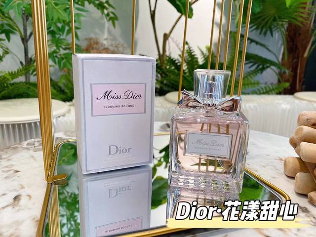 110原单品质 Dior 迪奥香水小姐花漾甜心淡香氛 人生的第一瓶香水，这款香水当时是盲买的，觉得味道很清香才选择入手的，花果香调，甜而不腻，宛如一个初出的少女