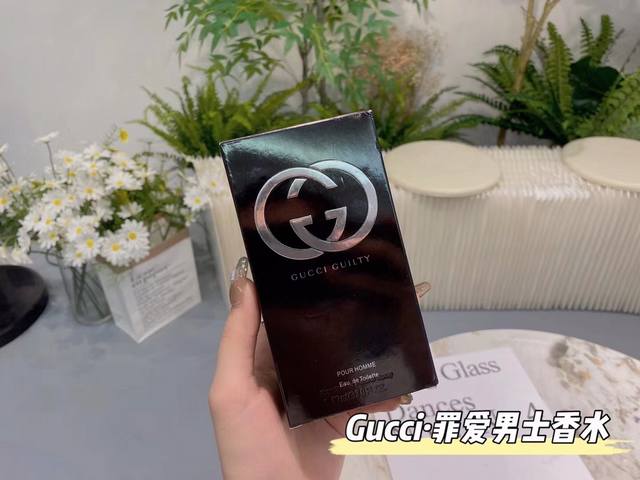 110原单品质 Gucci罪爱男士香水 Gucci的这款男士香水，是我很久之前就过目不忘的一款香水 低调奢华的一个淡雅黑色外观 配上淡紫色的香水 整个给人的感觉