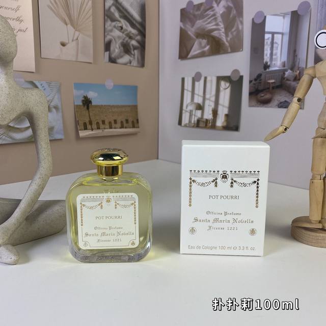 130 扑扑莉100Ml 圣塔玛利亚诺维拉 Santa Maria Novella Pot Pourri, 1828 品牌：圣塔玛利亚诺维拉 属性：中性香 香调