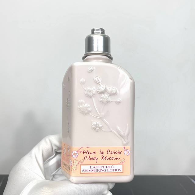 普通版 50 欧舒丹樱花身体乳250Ml 欧舒丹樱花沐浴露250Ml