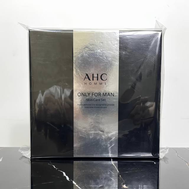 普通版 100 Ahc男士三件套！内含：水120Ml，乳液120Ml，洗面奶140Ml。