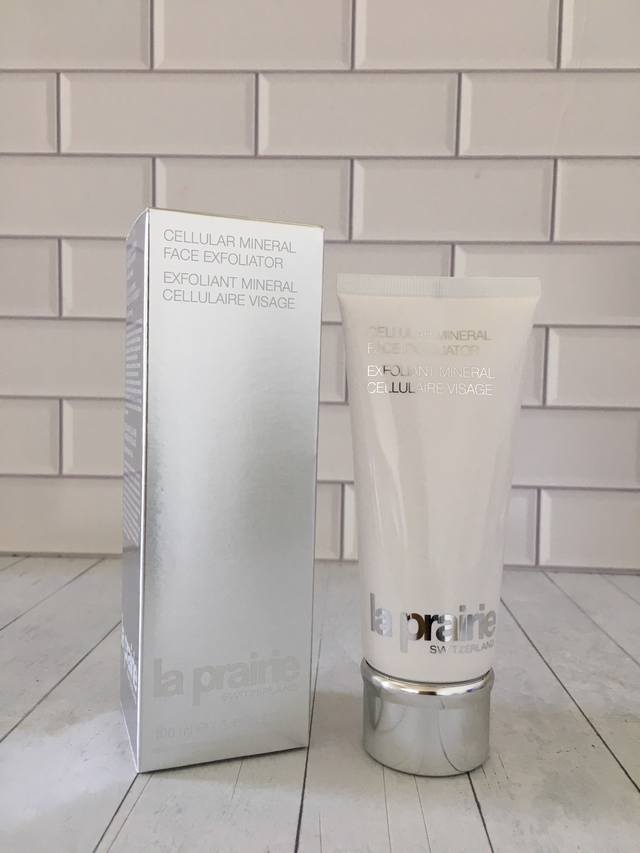 普通版 50 莱伯妮磨砂膏100Ml！这款产品算是La Prairie家族系列里比较亲民的～因为大部分人都只需要一周去一次角质，所以使用的性价比上还是相对较高一