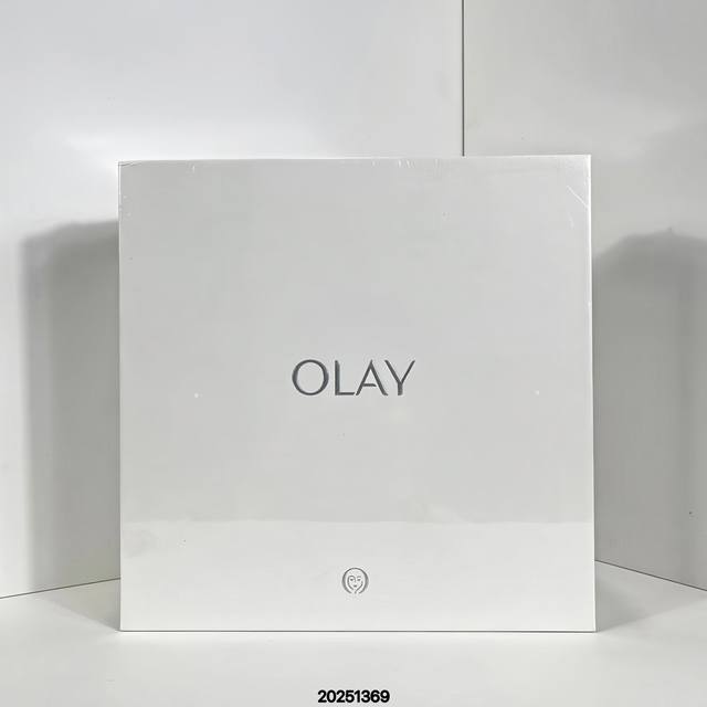 一比一 230 Olay抗糖六件套件套！内含：精华水150Ml+精华乳液100Ml+洁面20Ml+精华6Ml+乳液35Ml+精华水50Ml。