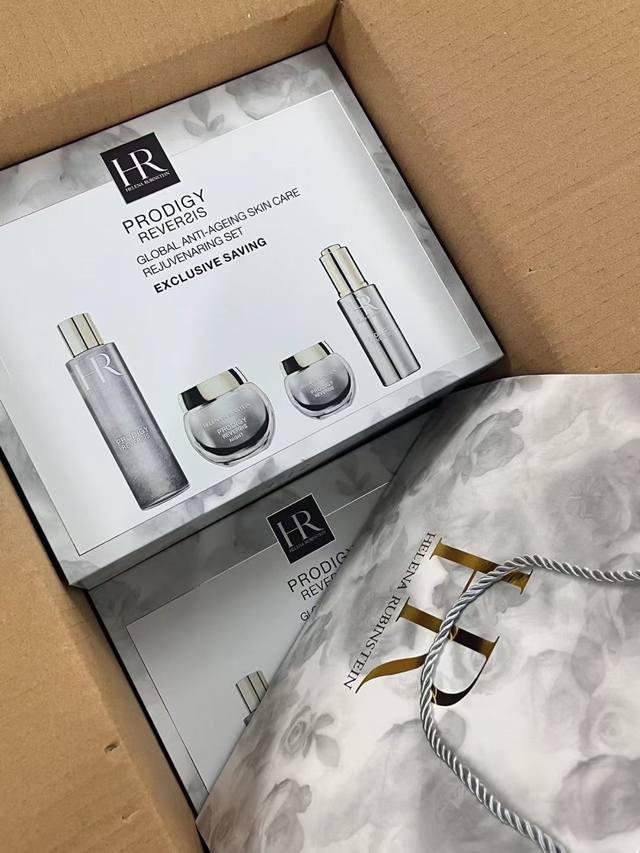 一比一 230 赫莲娜溯颜四件套！内含：眼霜15Ml，浓缩精华30Ml，精萃露200Ml，面霜50Ml。