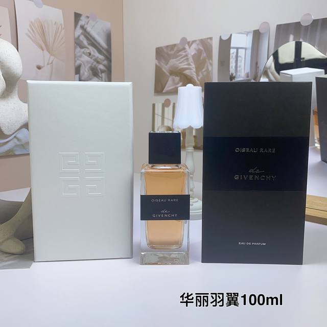 邮 纪梵希贵族匠心系列-华丽羽翼100Ml 香调：花香调 主香调：海桐花斯里兰卡胡椒 其他香调：吉尼亚雪松愈创木脂香草 海桐花香醉和精致 而斯里兰卡胡椒香气略含