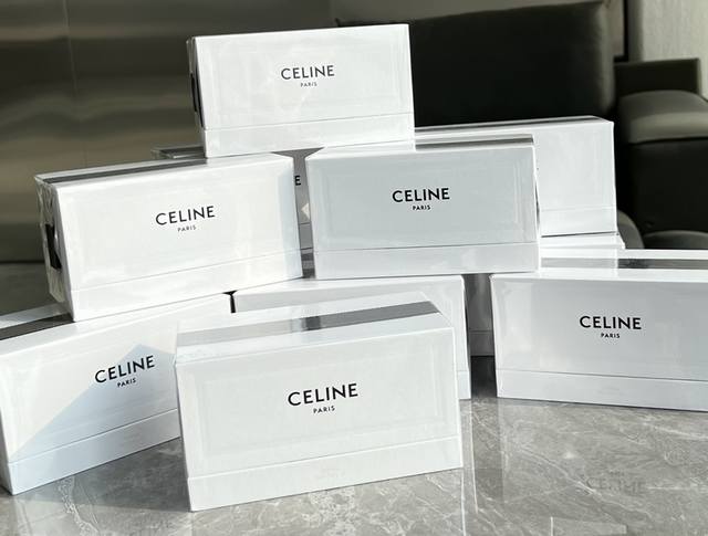 原单香水 快来pick Celine 限量mini香水套盒 超好闻绝不踩雷系列～限量mini香水套盒，颜值超高，绝对闭眼入款！小礼盒精致可爱，送朋友也极好的，9