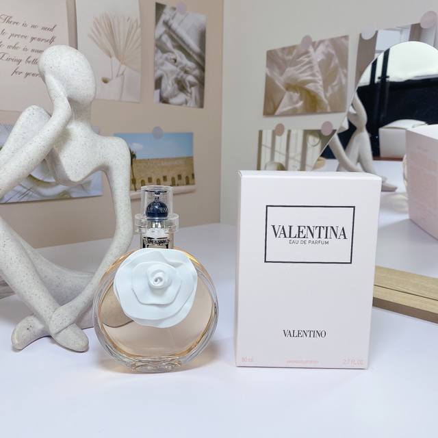 Valentino Valentina 华伦天奴性感与感性女士香水80Ml 香调：东方花香调 类型：Edp 包装：有包装 前调: 香柠檬植物块茎 中调: 茉莉橙