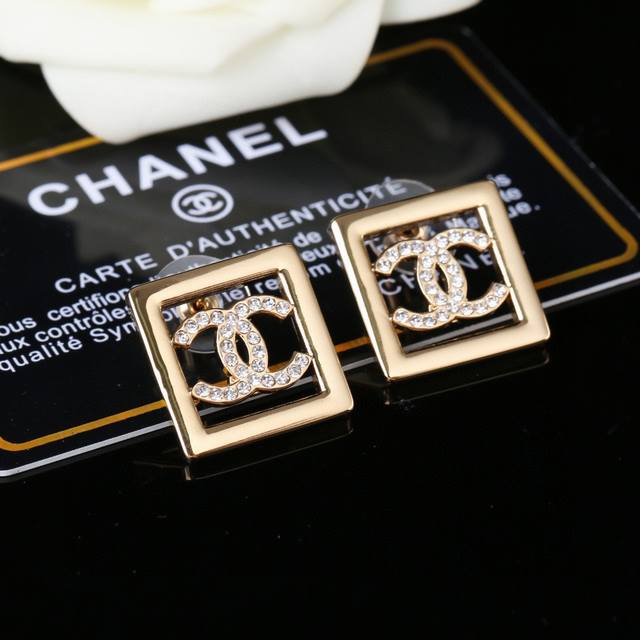 小香 Chanel 新款耳环 专柜同步上新 双c耳钉 精工打造原版一致黄铜材质