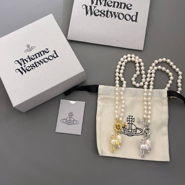 高品质 细节如图 Viviennewestwood 爆美一定要入！太绝美了宝宝，什么是快乐星球，来，这就是快乐星球！绝美珍珠爱心别针项链！金银两个颜色！编号25