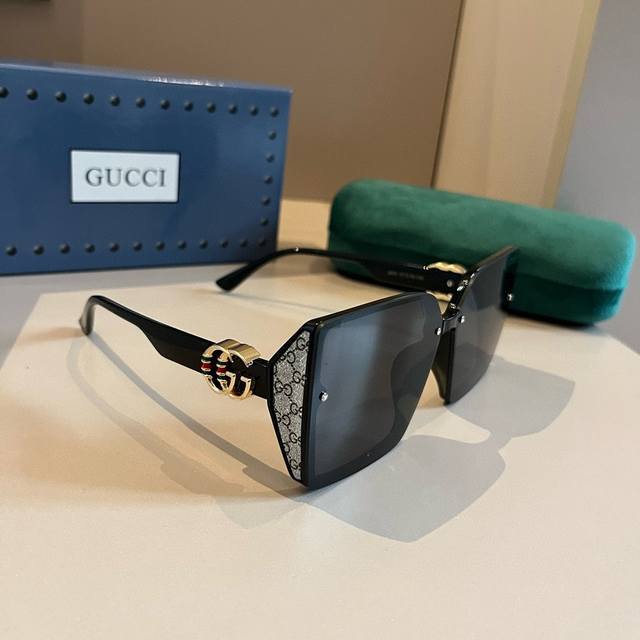 Gucci*24 新款太阳镜双g墨镜时尚百搭简约风链子 2318 59-17-153