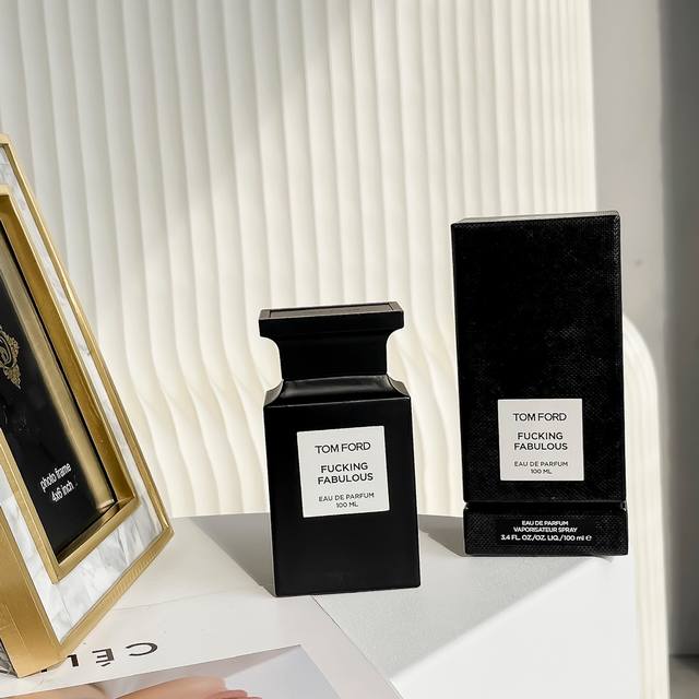 原单品质 Tom Ford限量磨砂黑瓶香水真tm棒 100Ml，一支令所有youtubers疯狂的香水，很难买到， 名字赢了，翻译成中文大意是：真tm棒！ 一款