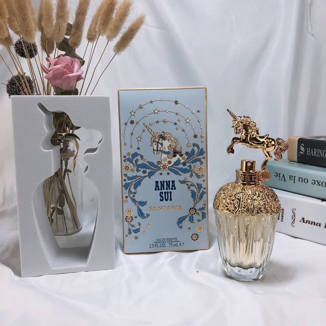 安娜苏筑梦天马 独角兽 75Ml Anna Sui Fantasia,2017 品牌：安娜苏 属性：女香 香调：花果香美食调 前调：柚子粉红胡椒 中调：果仁糖树