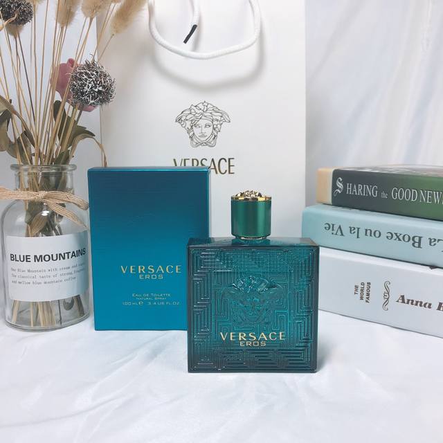 原单品质 Versace范思哲爱罗斯爱神之水男士淡香水100Ml，香调：馥奇香调前调：薄荷 苹果 柠檬中调：顿加豆 老鹳草 降龙涎香醚后调：香草 香根草 橡木苔