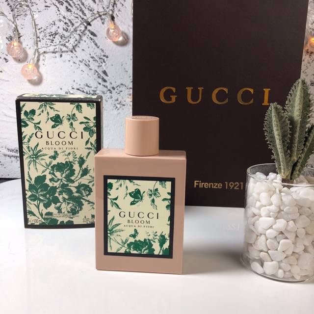 原单品质 古驰gucci Bloom绿色繁花之水女士香水 香调：花香调前调：白波斯树脂叶、黑醋栗芽中调：晚香玉、茉莉、使君子基调：檀木、麝香