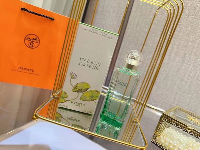 原单品质 Hermes 爱马仕尼罗河花园香水100Ml 东方型花香调 香调 中性香 主要香调：白色花系味、海洋气息、花香味、木质味、芳香味 Hermès的un