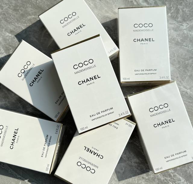 原单品质 Chanel 香奈儿可可摩登coco小姐，前调：柑橘、佛手柑、葡萄柚。中调：荔枝、意大利茉莉玫瑰。后调：印度广藿香、海地香根草、白色香。规格100Ml