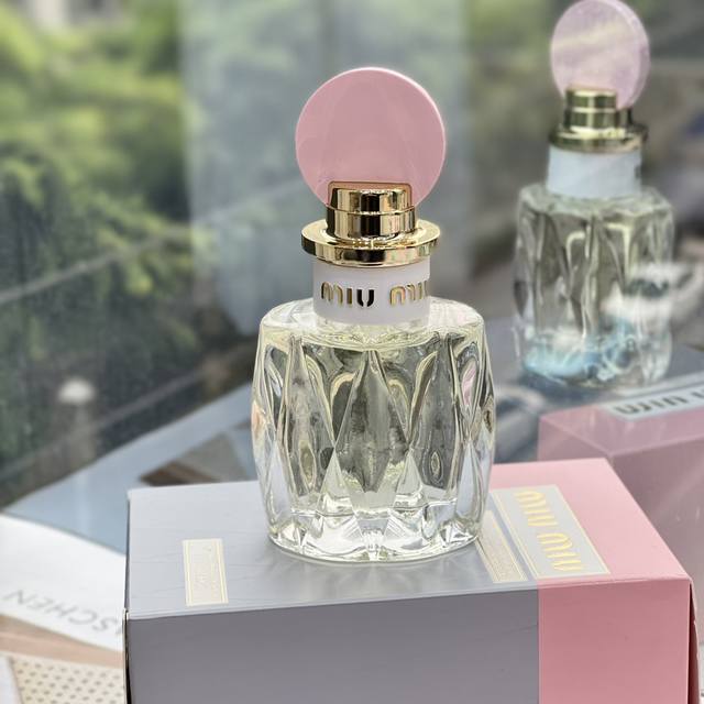 原单品质 Miumiu香水缪缪第四代 Fleur D'Argent 18年缪缪四代银色之花浓郁淡香精50Ml 香料成分：晚香玉、麝香、 Akigalawood