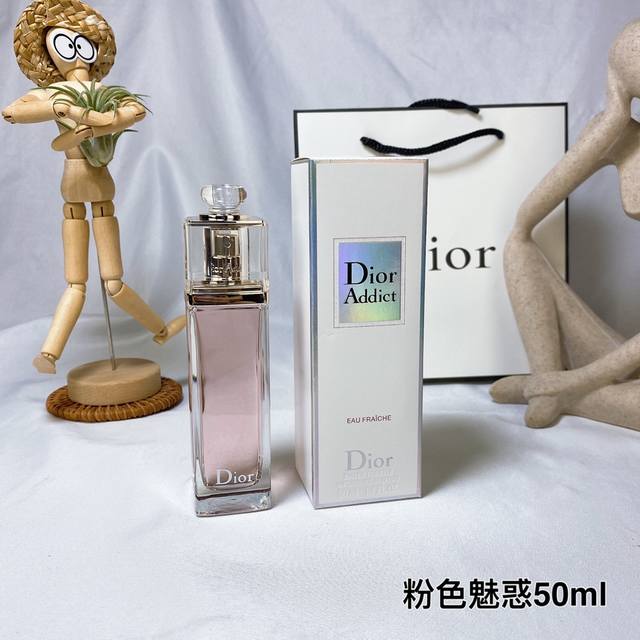 原单品质 迪奥粉色魅惑清新淡香水 Edt 50Ml 香 调 甜美花果香调 前 味 柑橘、葡萄柚、柳橙、佛手柑 中 味 小苍兰、空谷百合、玫瑰、白莲花、石榴香、菠