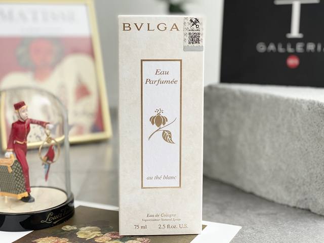 原单品质 Bvlgari 宝格丽 白茶现货75Ml 中性淡香水木质花香调、前调:茶叶、艾蒿、香柠檬、苦橙、橙花、中调:胡椒、小豆蒄、芫荽、后调:琥珀、麝香、玫瑰