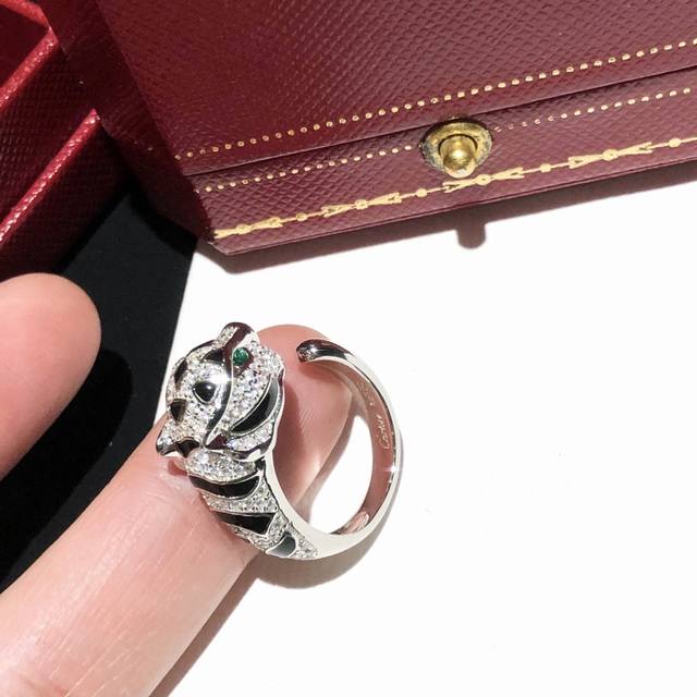 Cartier 卡地亚奢华斑点 豹子戒指 大气 优雅高贵经典贵族范儿、奢华满钻豹头设计独家实拍 925纯银电镀18K金工艺 微镶多粒超闪aaaa钻 搭配祖母绿豹