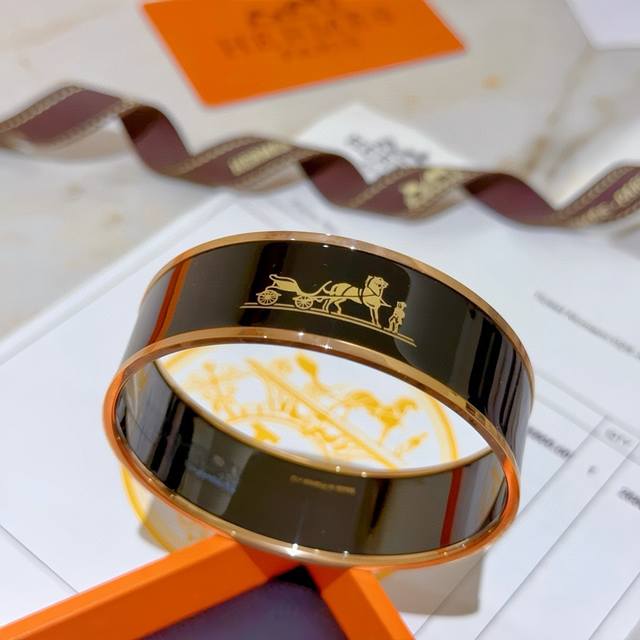 Hermes 爱马仕手镯 原版定制 20Mm宽版手环 珐琅工艺太考验师傅的手艺了 要确保色泽手工制作好 V金高端定制 女神 都爱爱马仕火爆手镯 超精赞 各路女神