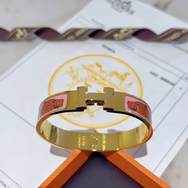 Hermes 爱马仕手镯 V金原版定制 爱马仕手环 珐琅工艺太考验师傅的手艺了 要确保色泽手工制作好 V金高端定制 女神 都爱爱马仕火爆手镯 超精赞 各路女神