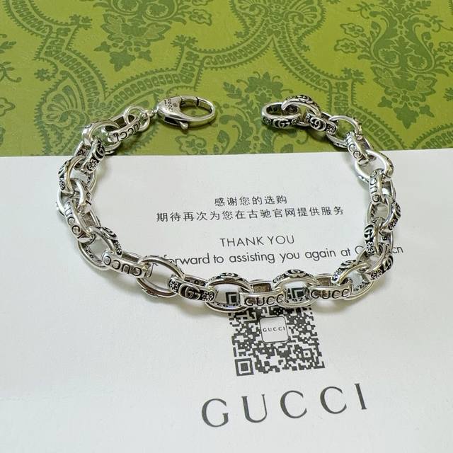 古驰推荐款2024最新出炉 Gucci古驰手链最新款的经典款 精致无论款式 质感 都是绝对的顶尖feel 只要看一眼就懂了 原版logo 超 Nice 搭配衣服