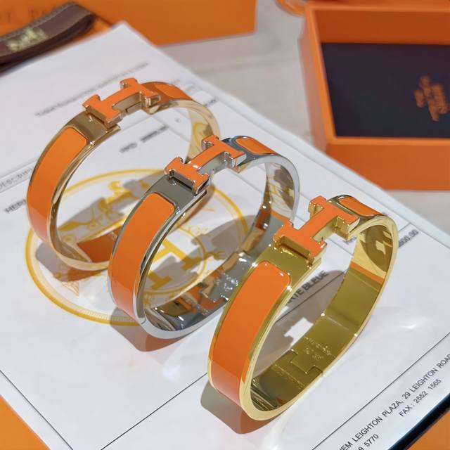 Hermes 爱马仕手镯 V金原版定制 爱马仕手环 珐琅工艺太考验师傅的手艺了 要确保色泽手工制作好 V金高端定制 女神 都爱爱马仕火爆手镯 超精赞 各路女神