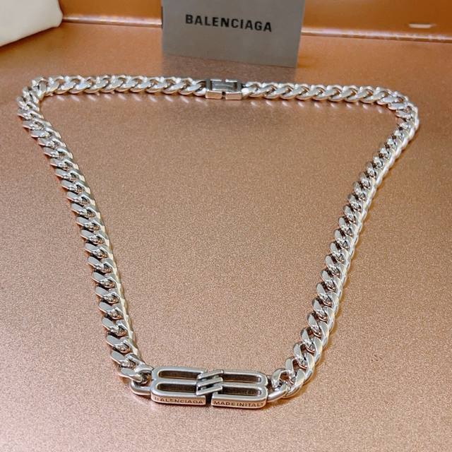 原单货新品 巴黎世家项链 Balenciaga 新款项链专柜一致 细节做工精细 每个细节流程到位 设计工艺精细 火爆款出货 设计独特 复古风格 巴黎世家项链