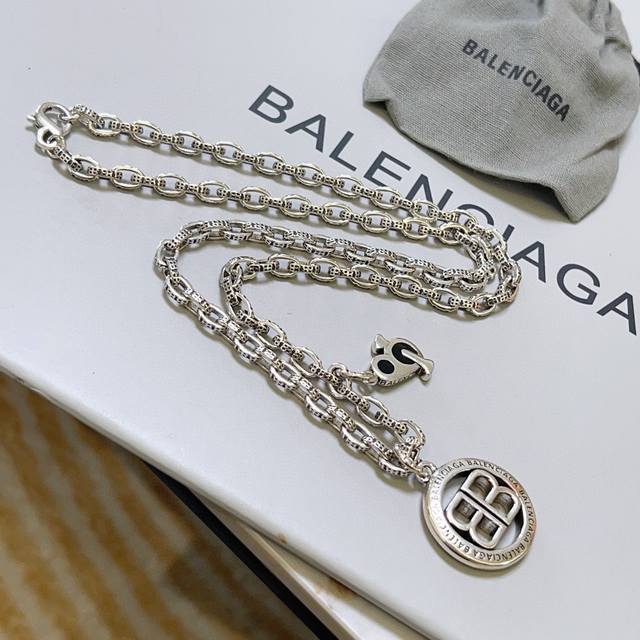 原单货新品 巴黎世家项链 Balenciaga 新款项链专柜一致 细节做工精细 每个细节流程到位 设计工艺精细 火爆款出货 设计独特 复古风格 巴黎世家项链