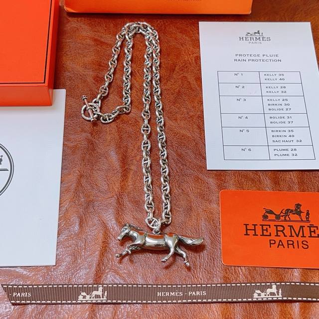 爱马仕项链 新品发布 Hermes 必备款猪鼻子系列首饰 高端定制.高端链条经典搭配 新品 简单时尚专柜一致 火爆款出货穿搭轻松驾驭 设计独特 值得入手的项链