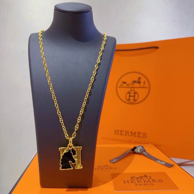 Hermes 爱马仕项链 H系列首饰 进口定制.高端链条经典搭配 新品 简单时尚专柜一致 火爆款出货 设计独特 前卫 男女必备款！