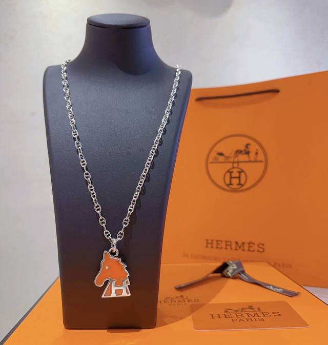 Hermes 爱马仕项链 H系列首饰 进口定制.高端链条经典搭配 新品 简单时尚专柜一致 火爆款出货 设计独特 前卫 男女必备款！