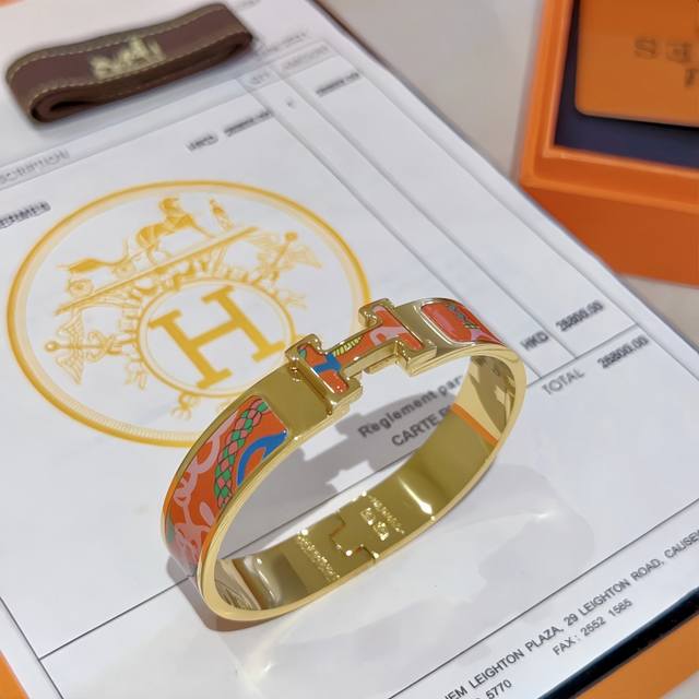 Hermes 爱马仕手镯 V金原版定制 爱马仕手环 珐琅工艺太考验师傅的手艺了 要确保色泽手工制作好 V金高端定制 女神 都爱爱马仕火爆手镯 超精赞 各路女神