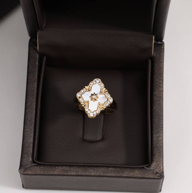 925050 布契拉提 Buccellati 意大利高级珠宝品牌 复古宫廷风带钻拉丝四叶草贝壳玛瑙玉髓双面戒指 V金材质 18K厚金电镀 高品质 布契拉提戒指