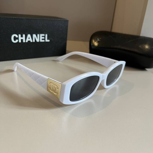 Chanel中古金色logo墨镜 Vintage Chanel香奈儿中古墨镜金色双clogo太阳眼镜 香家中古墨镜的经典款。