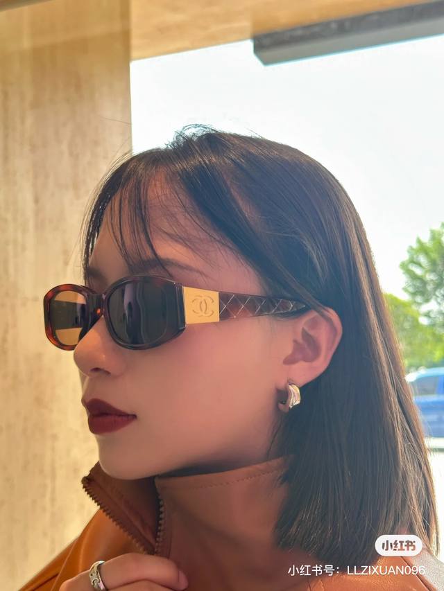 Chanel中古金色logo墨镜 Vintage Chanel香奈儿中古墨镜金色双clogo太阳眼镜 香家中古墨镜的经典款。