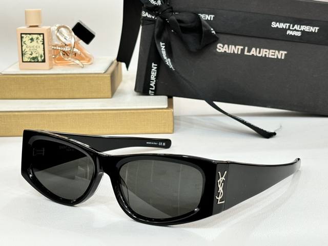 Saint Lauren* Model：Slm140 F. Size：56口18-130