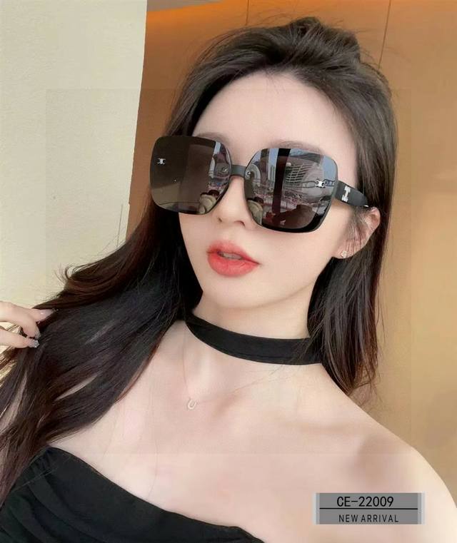 法国塞林-Celine . 宝丽来树脂偏光镜片 . Tr90镜架轻便佩戴舒适 . Size 58-17-142， . 款太阳镜减轻强光负担，遮挡有害光线防辐射，