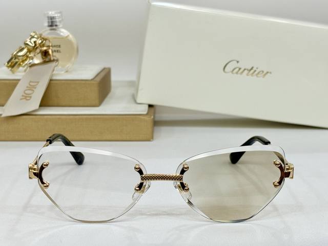 Cartie* Mod：Ct0551R 紫外线下变色镜片 Change Colour