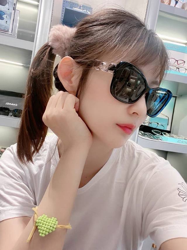 Chanel香奈儿 新款珍珠值得人间 Ch5445H 蝴蝶形太阳眼镜 墨镜