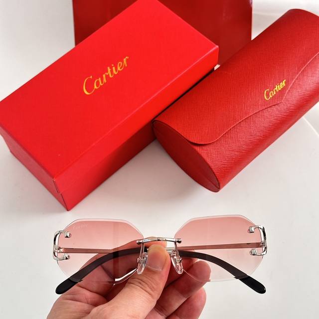 Cartier 官网新品 商务男款无框眼镜，超轻镜框，原单品质 细节质量一流。Moderl:Ct0091 Size:55口18-135