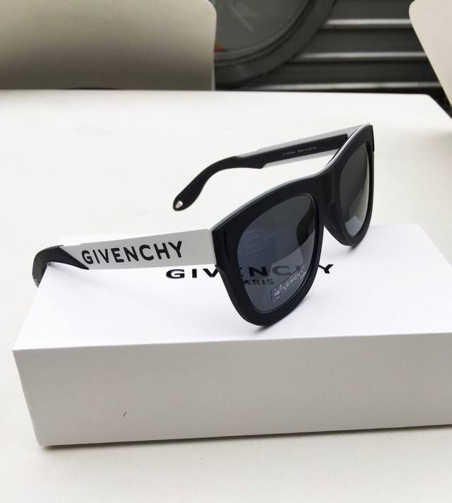 经典 Givenchy * Mod:Gv7016 :52-21-145